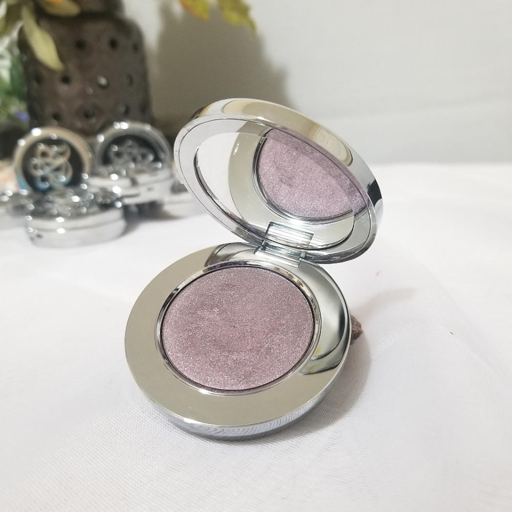 Tempting saturate eye color eyeshadow Rock and Republic Cosmetics